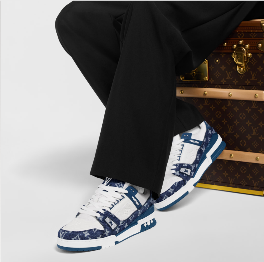 LV trainer sneaker / with og lv box